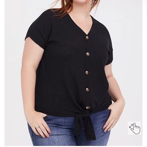 BLACK WAFFLE KNIT BUTTON TIE FRONT TEE
